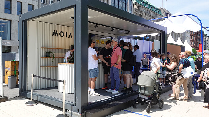 街中に設置されていたMOIAのステーション。