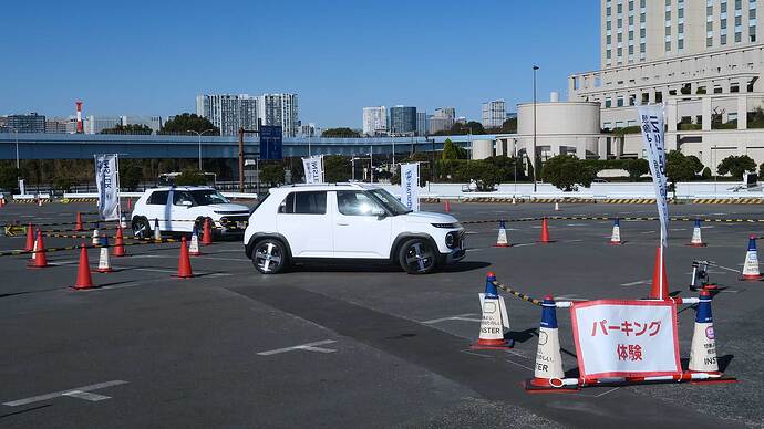 特設コースにはパーキング体験のコーナーも。