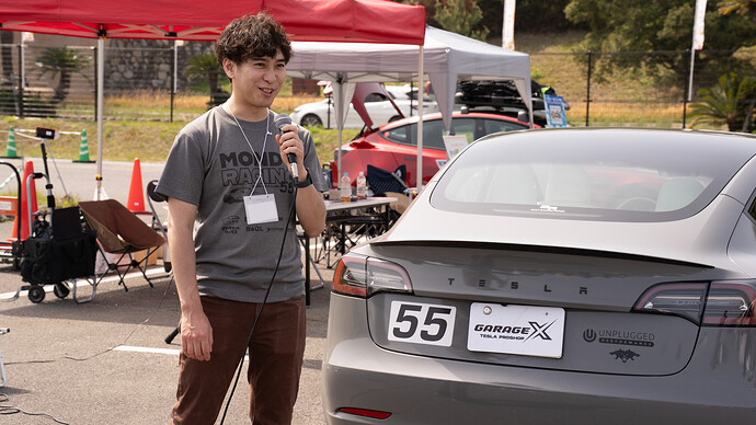 モンドスミオさんとレース参戦車両。