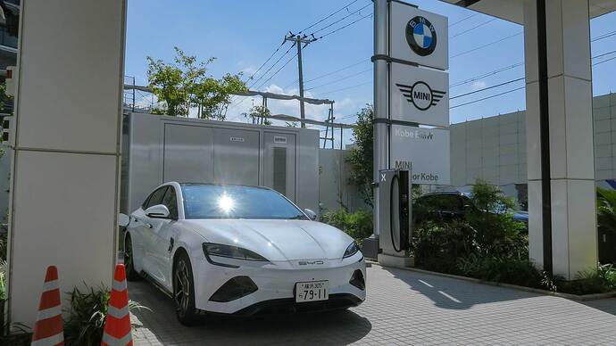 BYD『SEAL』で充電＆取材に伺いました。