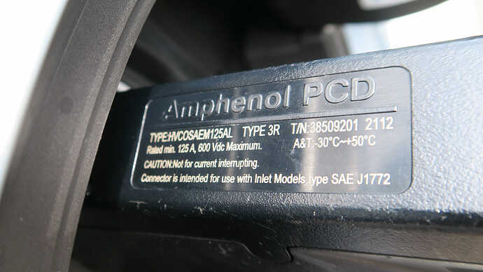 スペックに「125A, 600V Vdc Maximam」と明記されてます。