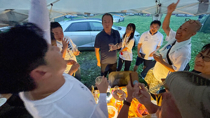 あまりの雨に、BBQの写真とか撮るのも忘れてました……。テーブルの盛り上がりがお伝えできれば幸いです。