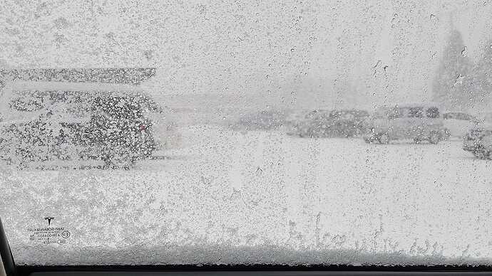北海道恵庭市でのテスト中に吹雪に遭遇。