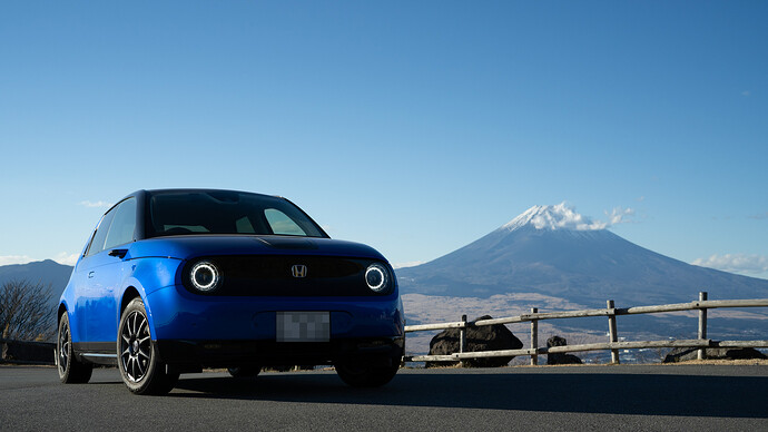 篠原さんのHonda e。