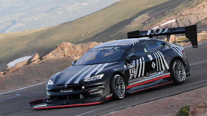 ランディ・ポブスト選手のTesla Model S Plaid。