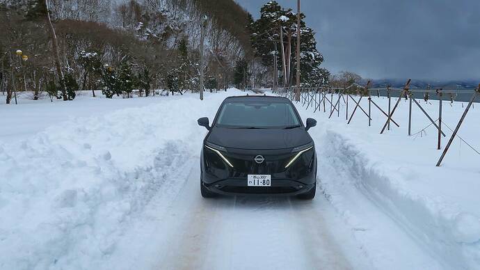 1日目の猪苗代湖畔でいきなり雪道を満喫。