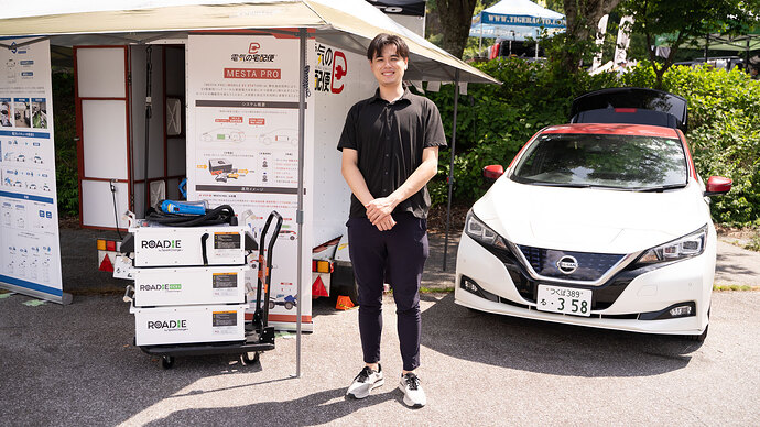Bell Energyは給電車両のMESTAを展示して「電気の宅配便」をアピール。