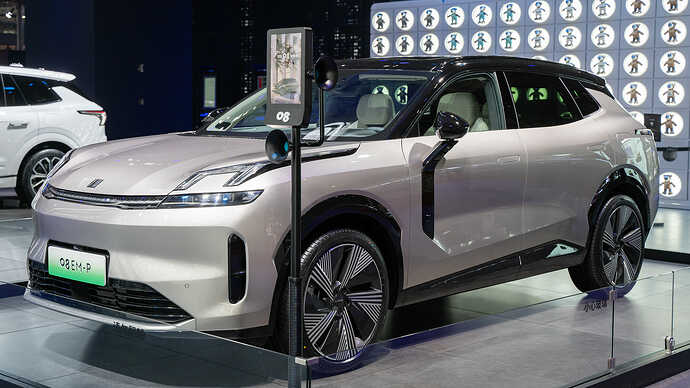 Lynk & Co 08