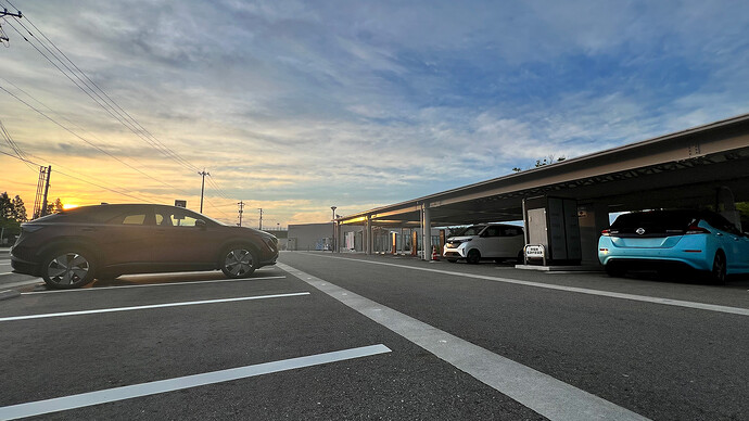 たまたまアリア・サクラ・リーフと日産のEV三兄弟が揃い踏み。