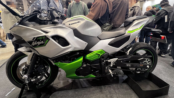 カワサキ「Ninja 7 Hybrid」