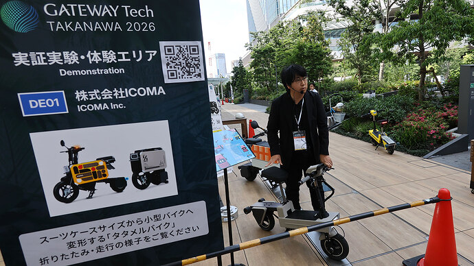 tatamo! の説明をする生駒社長。