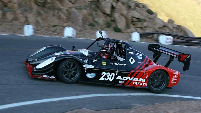 奴田原文雄選手の「TMG EV P002」（2012年）。