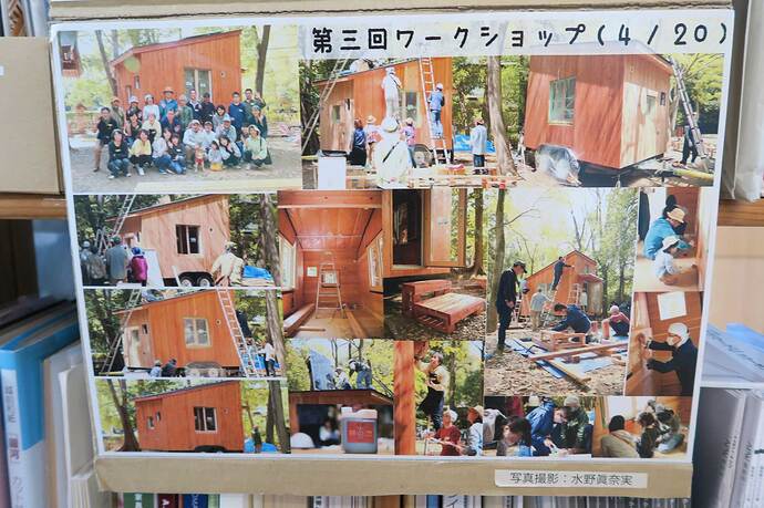 オフィス内にはワークショップの写真パネルも展示。