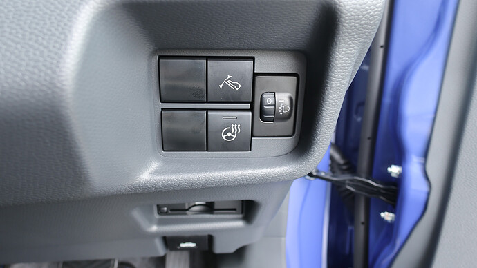 スズキの軽で初となる「イージードライブペダル」機能を採用。ただし完全停止はできません。