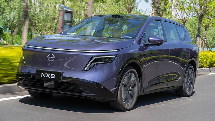 中国市場専用モデルの「NX8」。