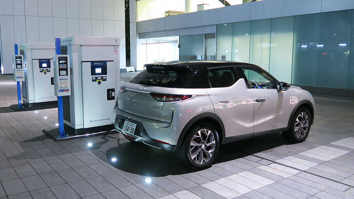 横浜での試乗会だったので、日産GHQで3分だけ急速充電を試してみました。