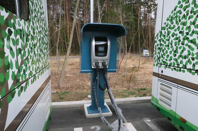 専用充電器も3台設置。