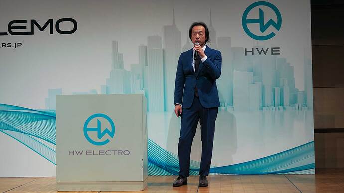 ELEMOについて説明する執行役員の髙橋智行さん。