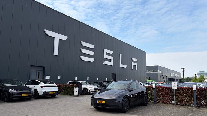 アムステルダムのテスラ欧州本社。