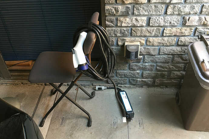 充電コンセント低過ぎ状態。