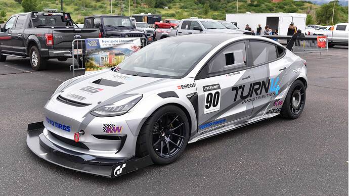 吉原大二郎選手がドライバーを務めるモデル3。