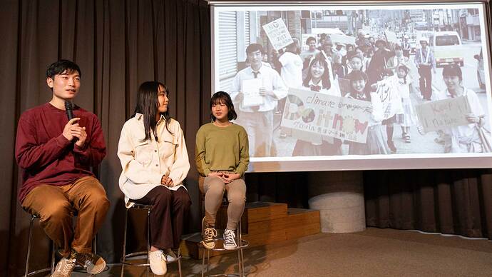 写真左から、手塚さん、宮坂さん、金子さん。