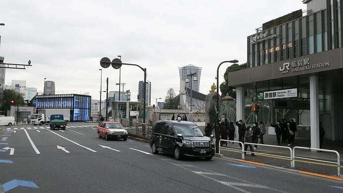 場所はほんとに原宿駅の目の前。