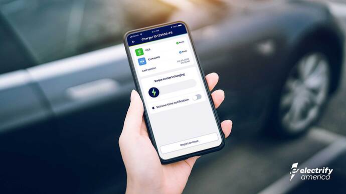 Electrify America の充電器はスマホアプリで認証や操作が可能。