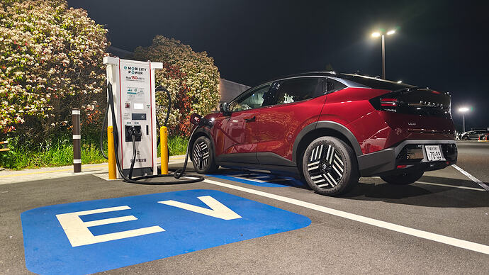 新型リーフの充電性能を引き出すために、なるべく150kW器を使いたい。