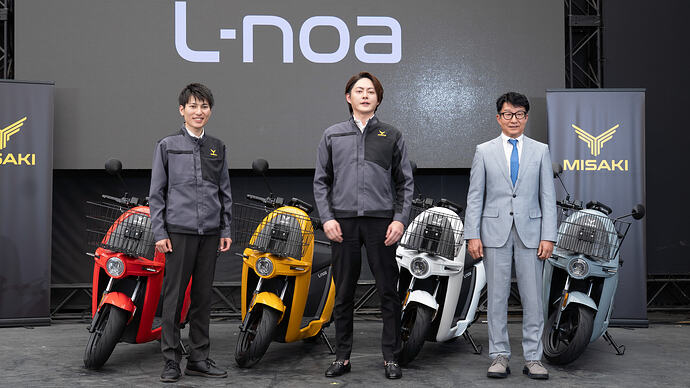 写真左から、櫛田さん、三崎さん、高木さん。