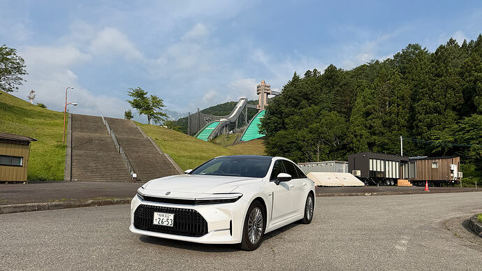 ジャパンEVラリーの会場となった白馬ジャンプ競技場にて。