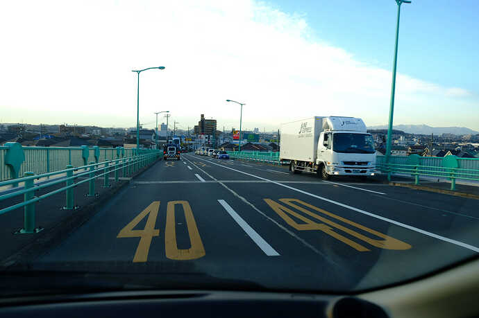 交通の隘路をいかにうまく通過するかが、コース設定の鍵。多摩川は東京郊外だと橋も限られ、どうしても混雑しがち。特に、立川と日野を結ぶ「日野橋」が2019年秋の台風で壊されていて通行止めなので、このところ周辺の混雑がひどい。