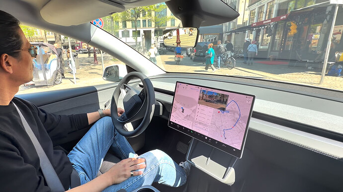 市街地でも手放しのNOA（Navigate on Autopilot）が可能。