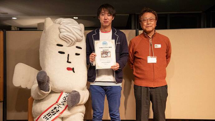 白馬村キャラクターであるヴィクトワール・シュヴァルブラン・村男Ⅲ世との記念撮影も毎年恒例！