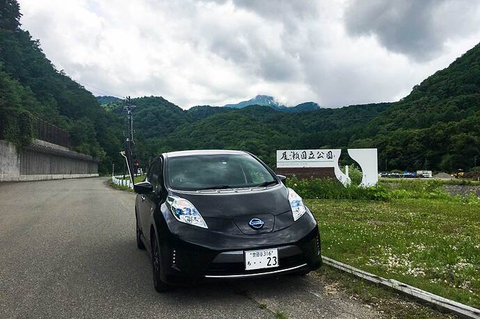 天気予報はイマイチでしたが、雨に降られることはなく、時折日射しもありました。ちなみに、私のリーフのナンバーが「23」なのは、「日産」を意味するのではないのであしからず。