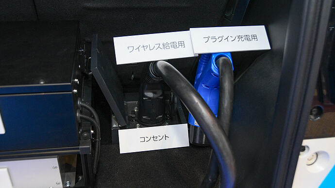 車両側の機器。