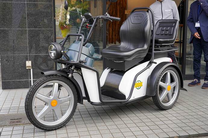 キーバス セカンドライフ DXS。スイスのデザインと言われて納得の姿。