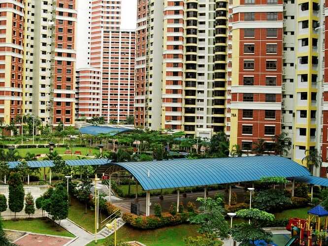 典型的なHDB apartmentの一つ、Bukit Merah地区の建物群。こうした団地の中には、野菜・肉・鮮魚を扱うスーパー（wet market）と屋台街（hawker centre）、それにカフェや商店街などがある。HDPの公式サイトより転載。