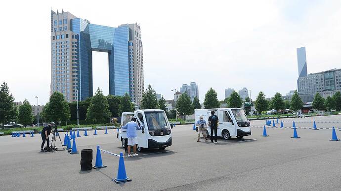 3台の試乗車（荷室はボックスタイプ）が用意されていました。