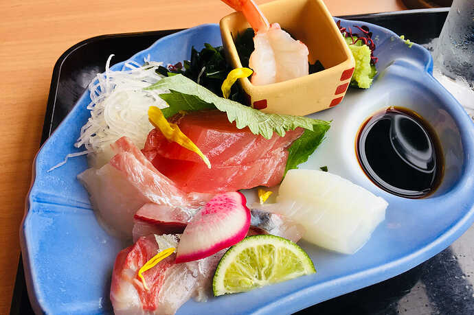 今回の取材でも海の幸をいただきました。