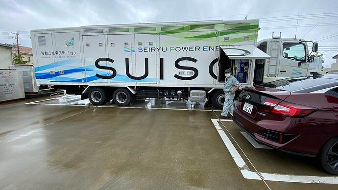 移動型の清流パワーエナジー岐南水素ステーション。