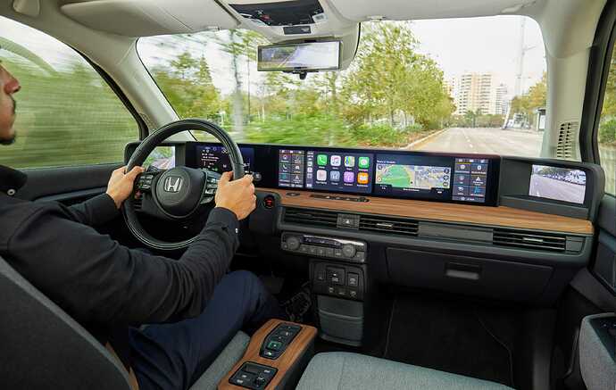 ホンダ e のインテリア。画像はホンダ European Media Newsroomより。
