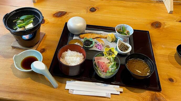 これで1100円で、思ったよりお手頃&豪勢な朝食になりました。