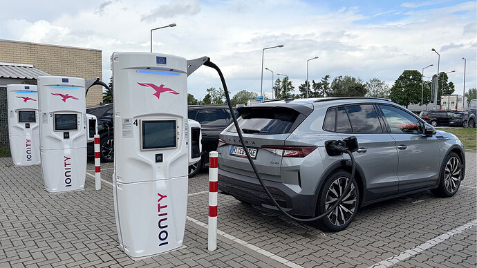 IONITY充電ステーション(ベルリン近郊)。