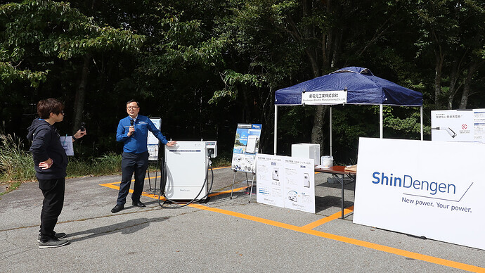 新電元の三相V2X機器は10月4日に開催された日産EVオーナーズミーティングにも出展されていた。