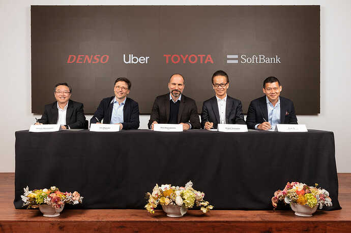 Uber出資調印式の様子（トヨタ自動車ニュースルームより）