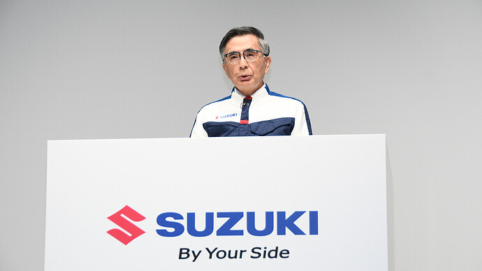 プレゼンテーションを行う鈴木俊博社長。