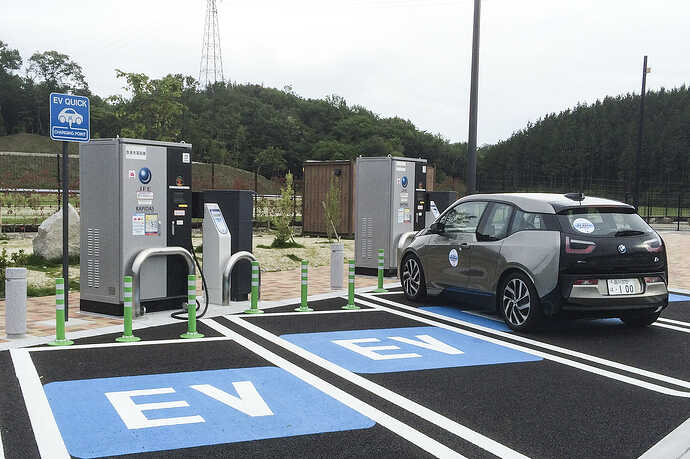 JFEの蓄電池内蔵型急速充電器は新東名岡崎SAなどに設置されています。