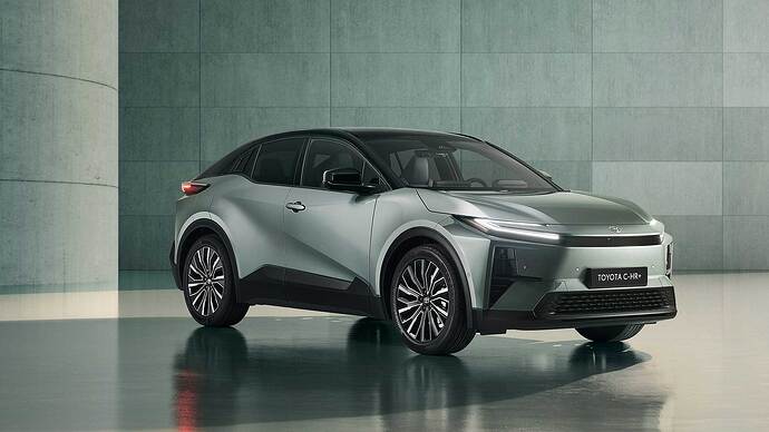 C-HR+ バッテリー容量57.7〜77kWh 航続可能距離455〜600km