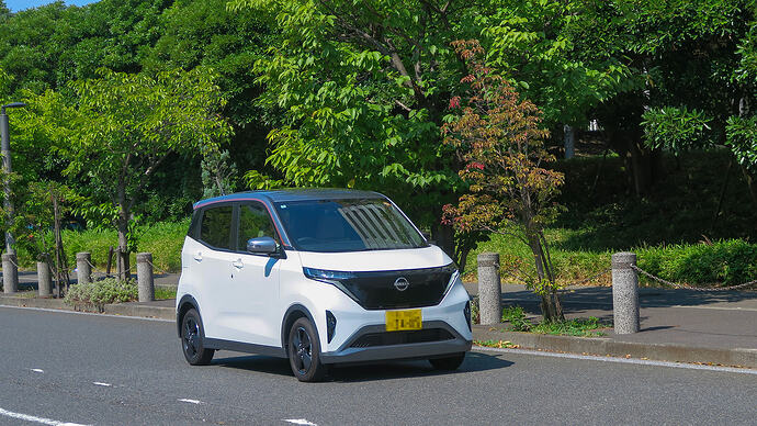 御堀さんの愛車である日産サクラ。